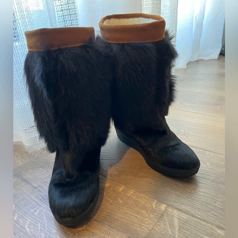 Women's Black FurWinter Boots with Tan Trim